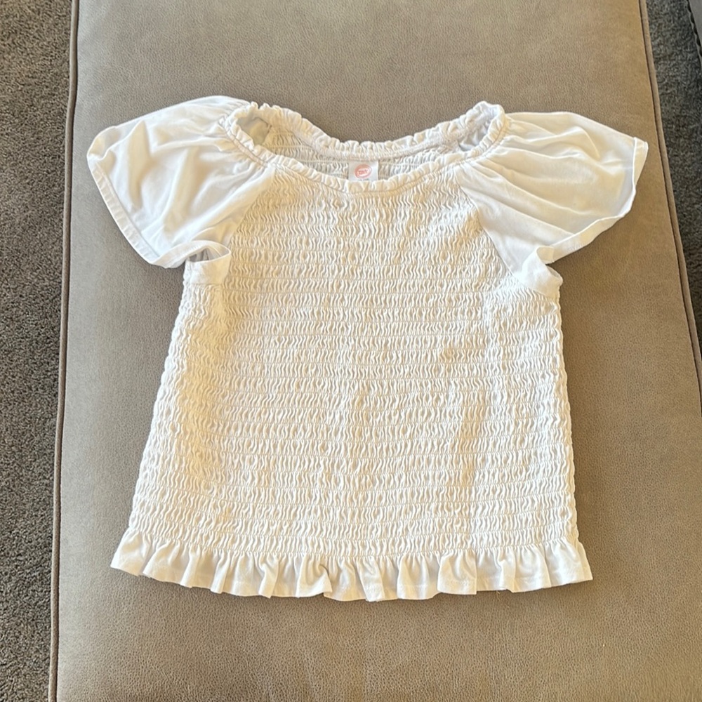 i’m selling a white top.The brand is wonder nation.It is a size XXl (18) in kids